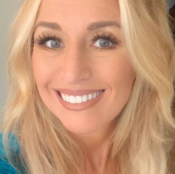 Meet your Posher, Angela - Picture 1 of 1